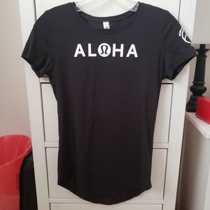 lululemon Love Crew III with ALOHA print, Size 2
